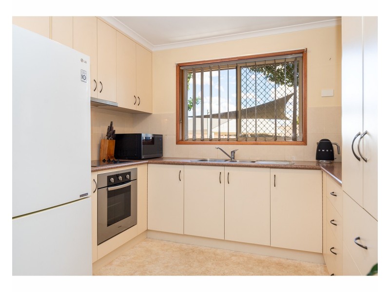 4/7 Kambora Court, Lavington NSW 2641