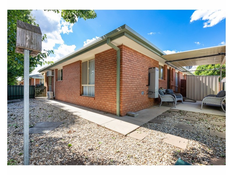 4/7 Kambora Court, Lavington NSW 2641