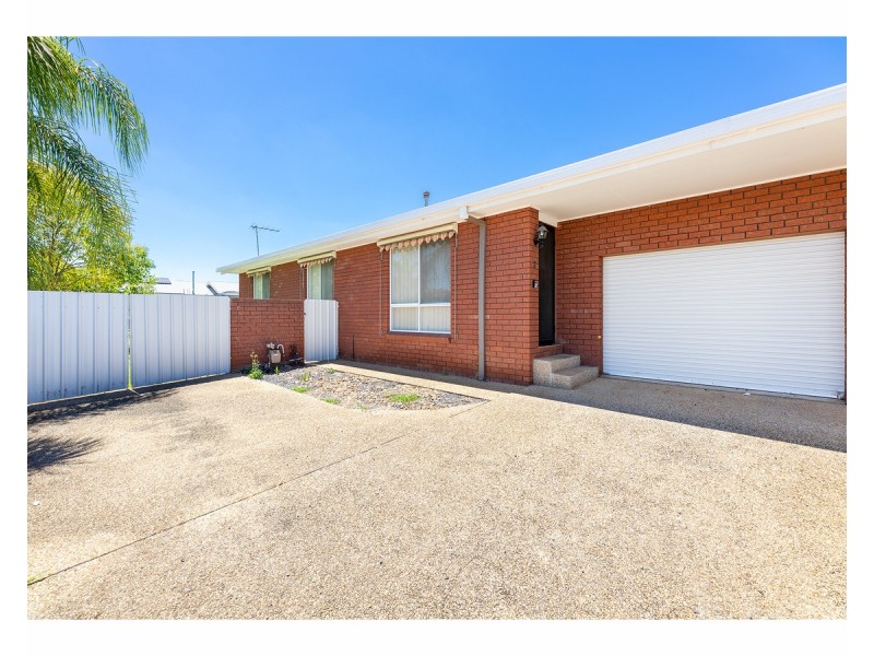 2/482 Heriot Street, Lavington NSW 2641