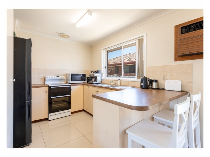 2/482 Heriot Street, Lavington NSW 2641