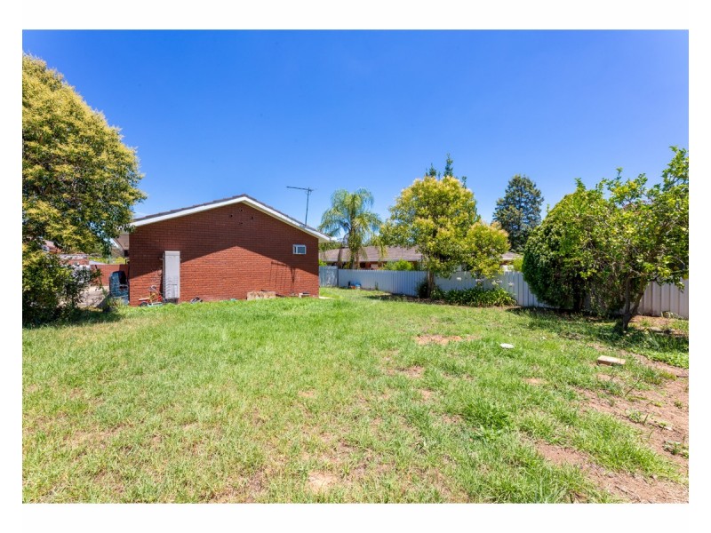 2/482 Heriot Street, Lavington NSW 2641