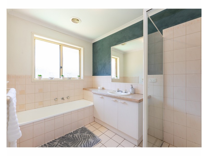 3 Valerie Way, Lavington NSW 2641