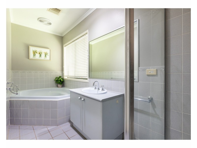 1 Kingsley Court, West Albury NSW 2640