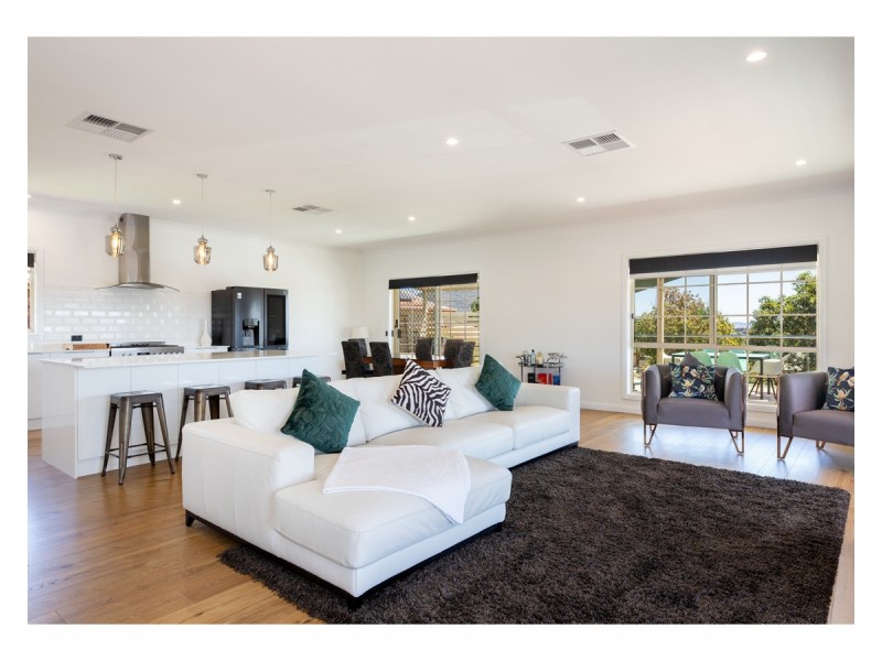 4 Bolte Court, West Wodonga VIC 3690