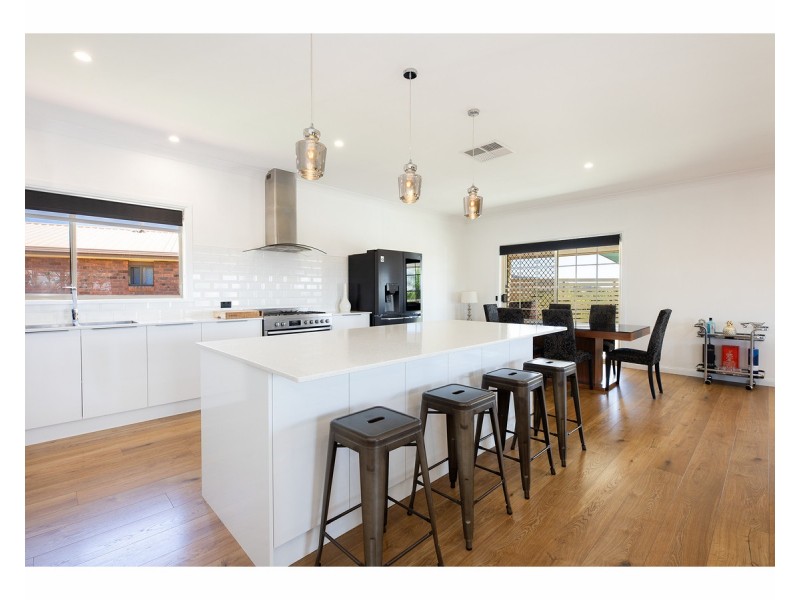 4 Bolte Court, West Wodonga VIC 3690