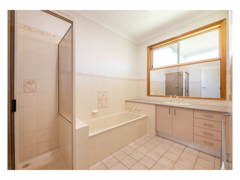 4 Bolte Court, West Wodonga VIC 3690