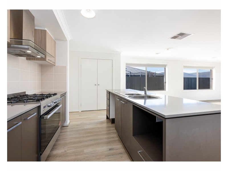 13 Cromwell Road, Leneva VIC 3691