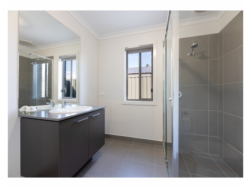 13 Cromwell Road, Leneva VIC 3691