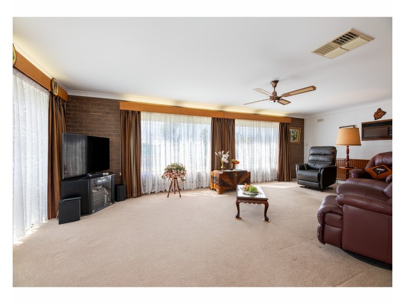 45 Melrose Drive, West Wodonga VIC 3690