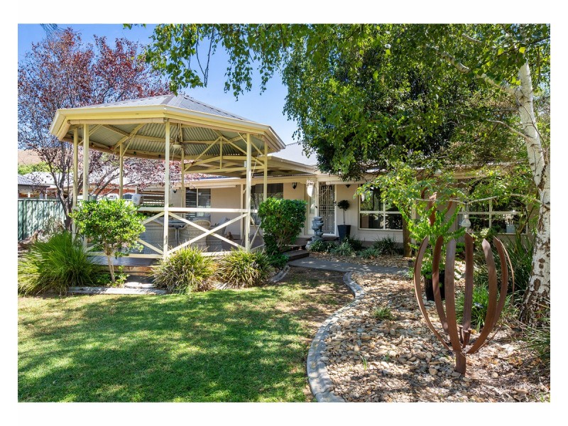 4 Laffertys Walk, East Albury NSW 2640