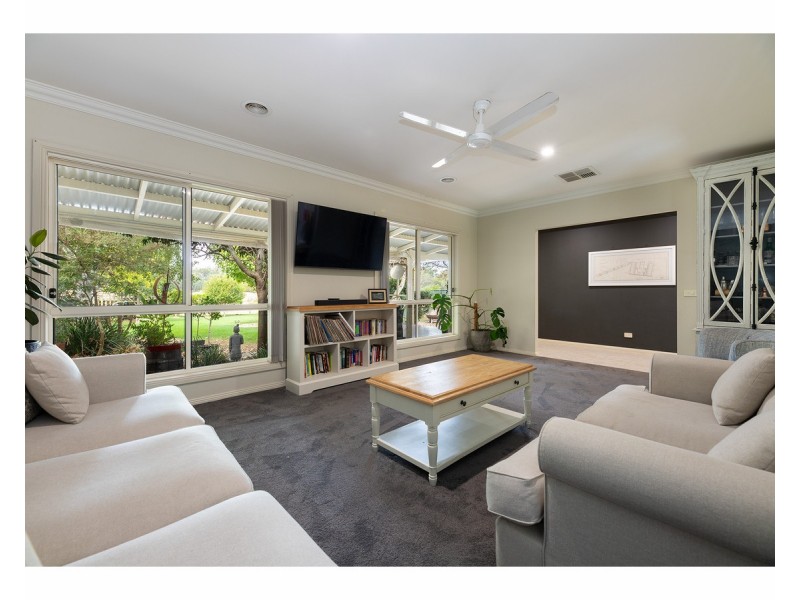 4 Laffertys Walk, East Albury NSW 2640