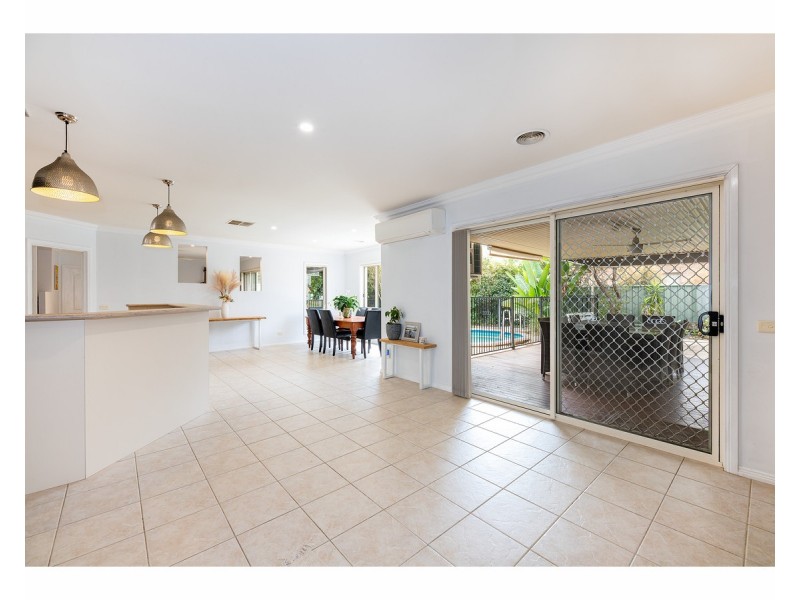 4 Laffertys Walk, East Albury NSW 2640