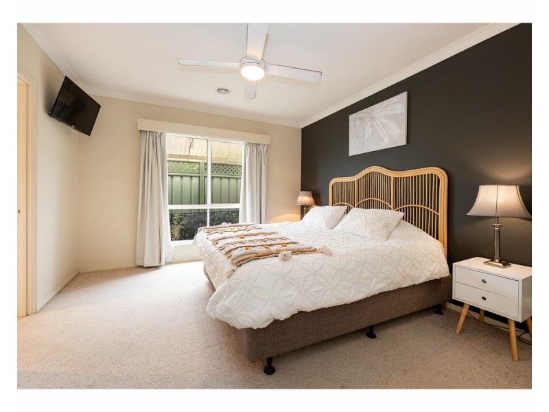 4 Laffertys Walk, East Albury NSW 2640