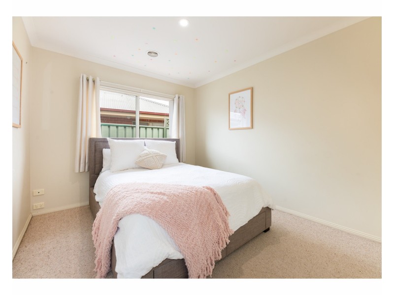 4 Laffertys Walk, East Albury NSW 2640