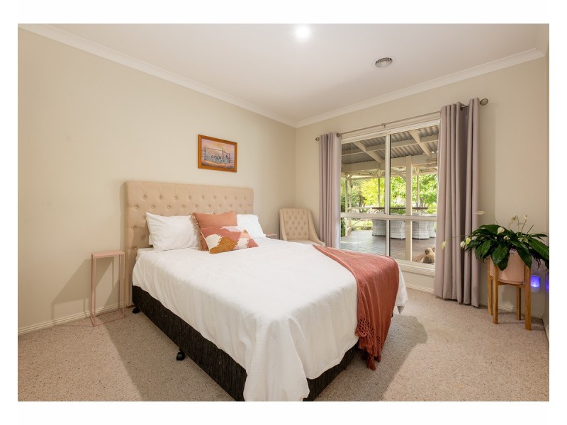 4 Laffertys Walk, East Albury NSW 2640