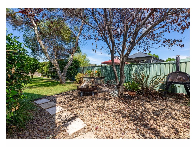 4 Laffertys Walk, East Albury NSW 2640
