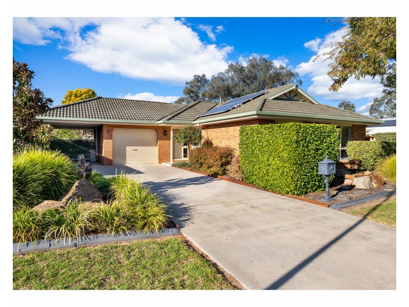 17 Saville Avenue, Lavington NSW 2641