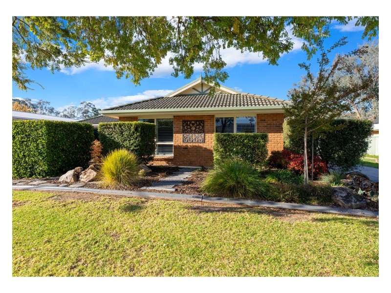 17 Saville Avenue, Lavington NSW 2641