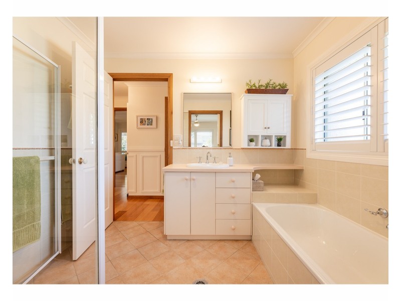 17 Saville Avenue, Lavington NSW 2641