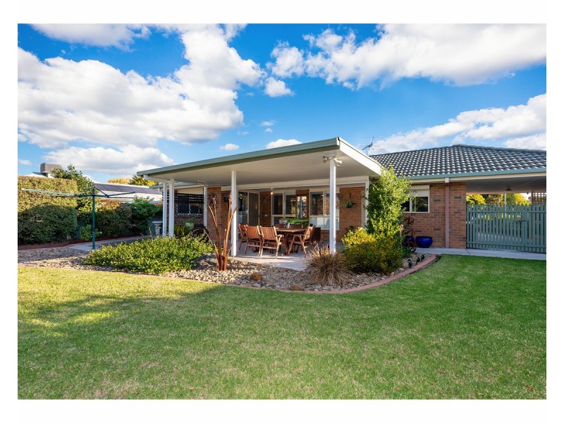 17 Saville Avenue, Lavington NSW 2641