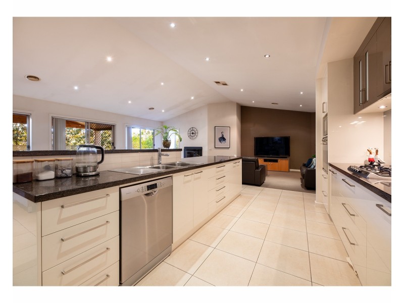 2 Finke Court, Hamilton Valley NSW 2641