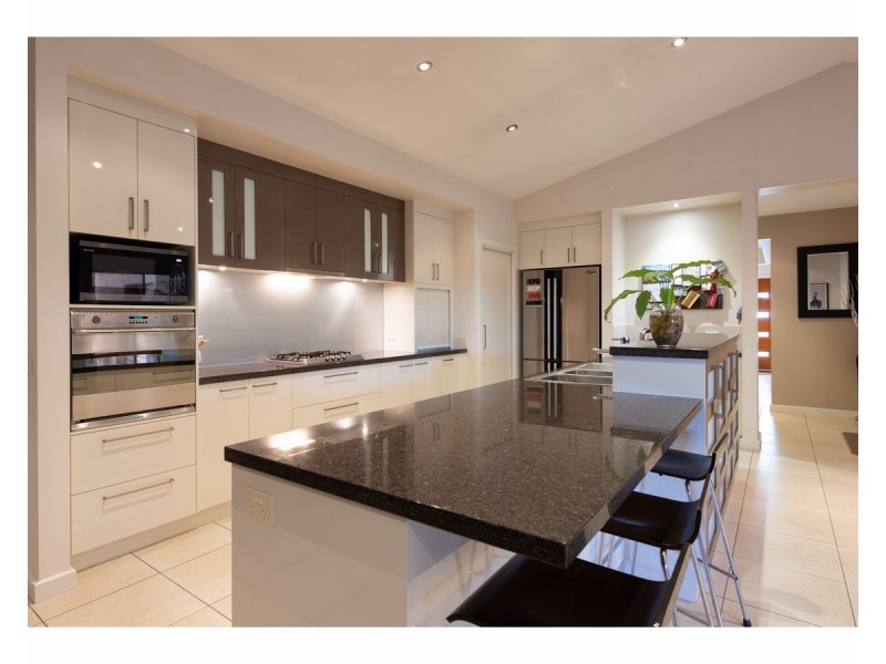 2 Finke Court, Hamilton Valley NSW 2641