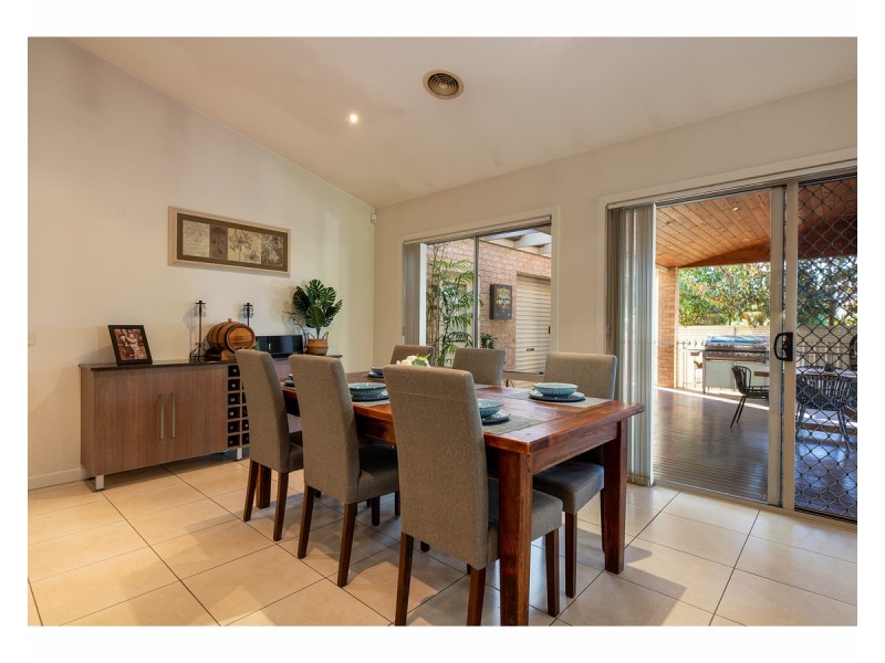 2 Finke Court, Hamilton Valley NSW 2641