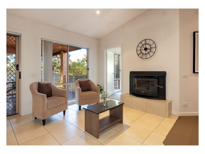 2 Finke Court, Hamilton Valley NSW 2641