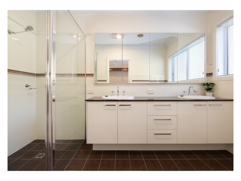 2 Finke Court, Hamilton Valley NSW 2641