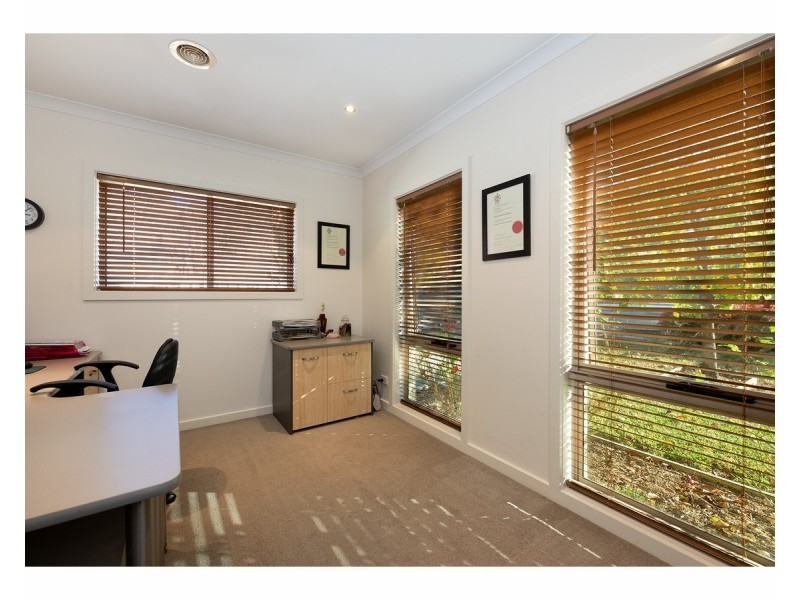 2 Finke Court, Hamilton Valley NSW 2641