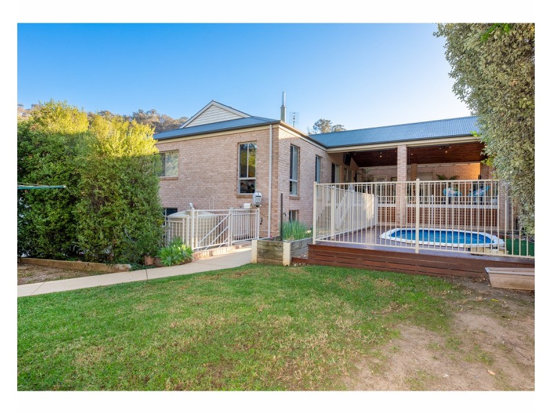 2 Finke Court, Hamilton Valley NSW 2641