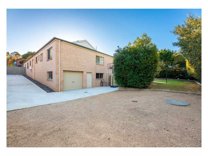 2 Finke Court, Hamilton Valley NSW 2641