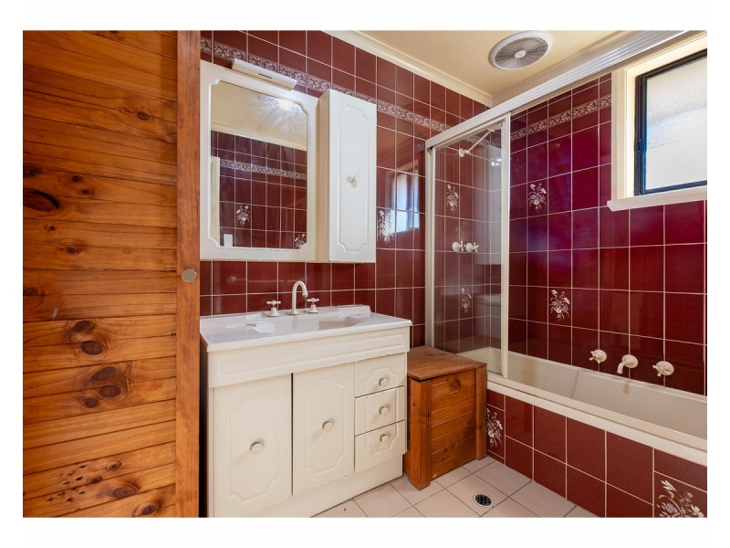 258 Desmond Street, Lavington NSW 2641