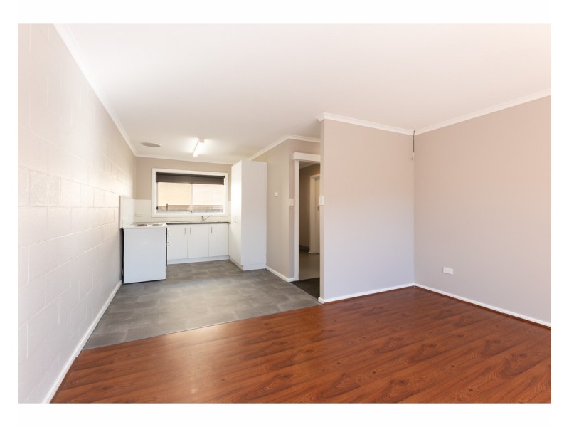 2/474 Griffith Road, Lavington NSW 2641