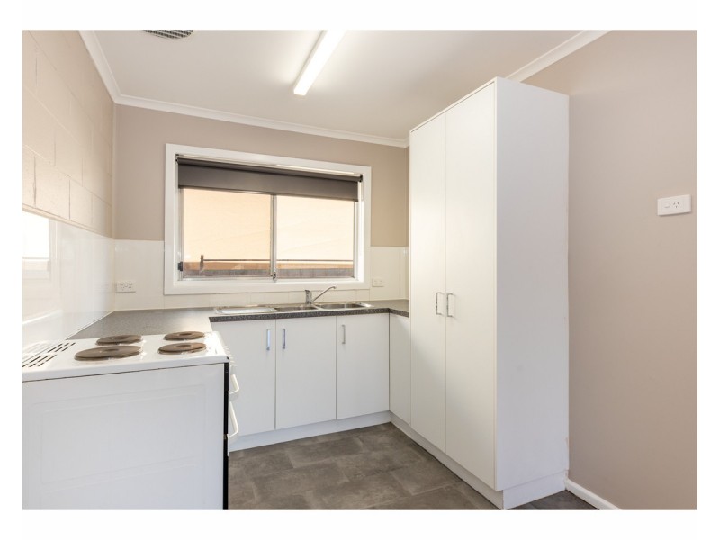 2/474 Griffith Road, Lavington NSW 2641