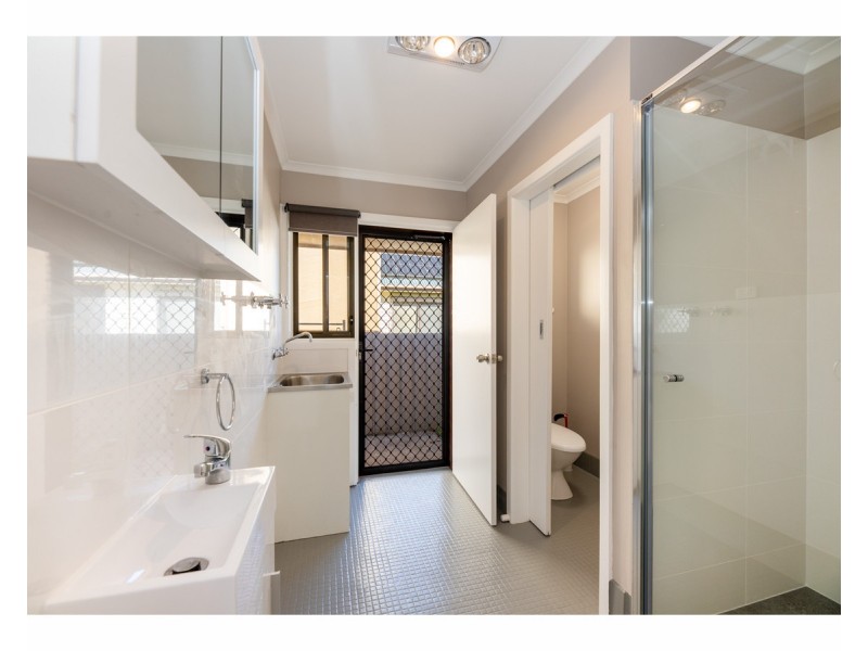 2/474 Griffith Road, Lavington NSW 2641