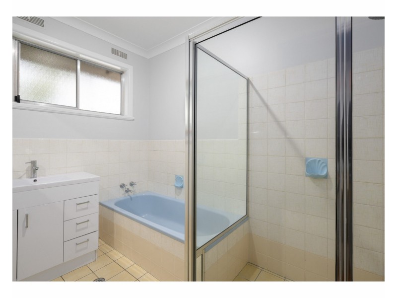 580 Lyne Street, Lavington NSW 2641