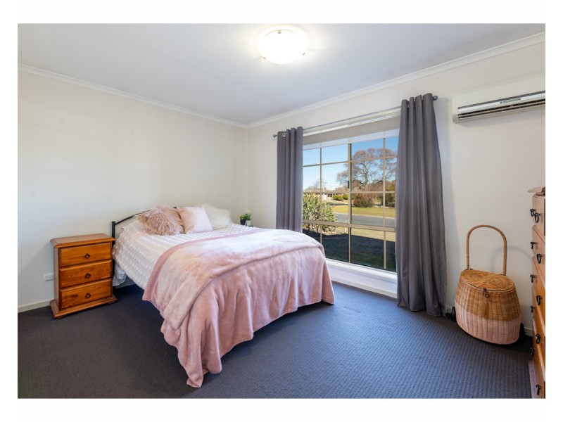 1/11 Mitta Grove, Lavington NSW 2641