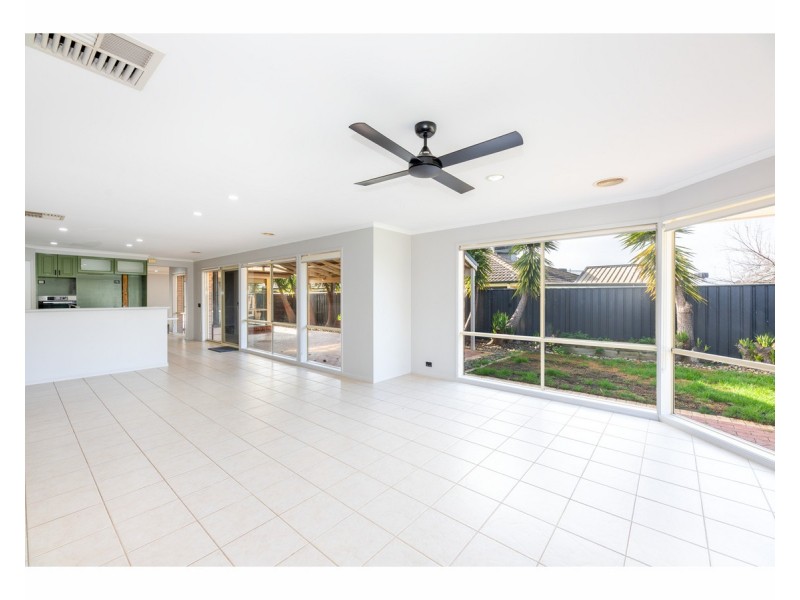 1 Grandeur Place, East Albury NSW 2640