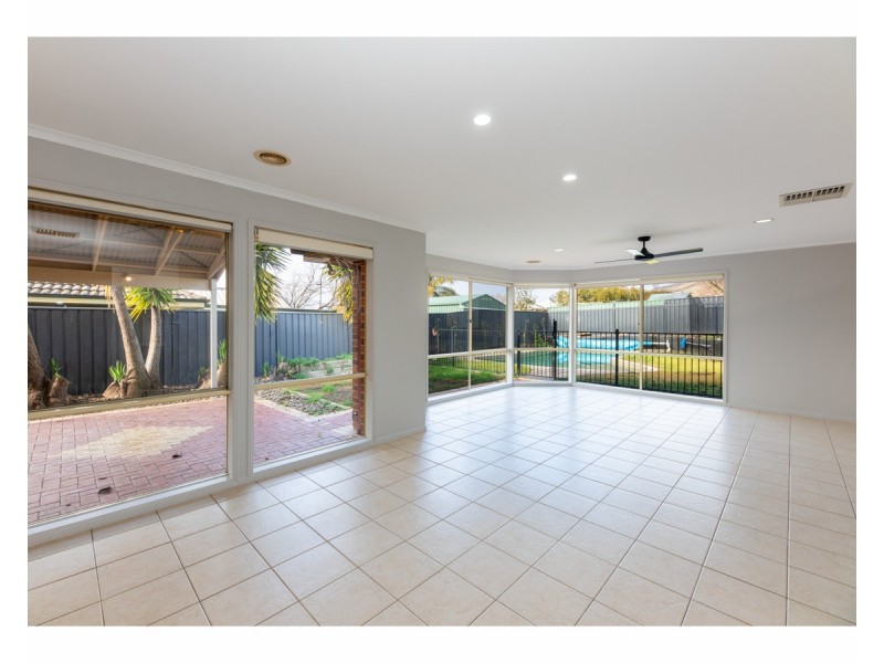 1 Grandeur Place, East Albury NSW 2640