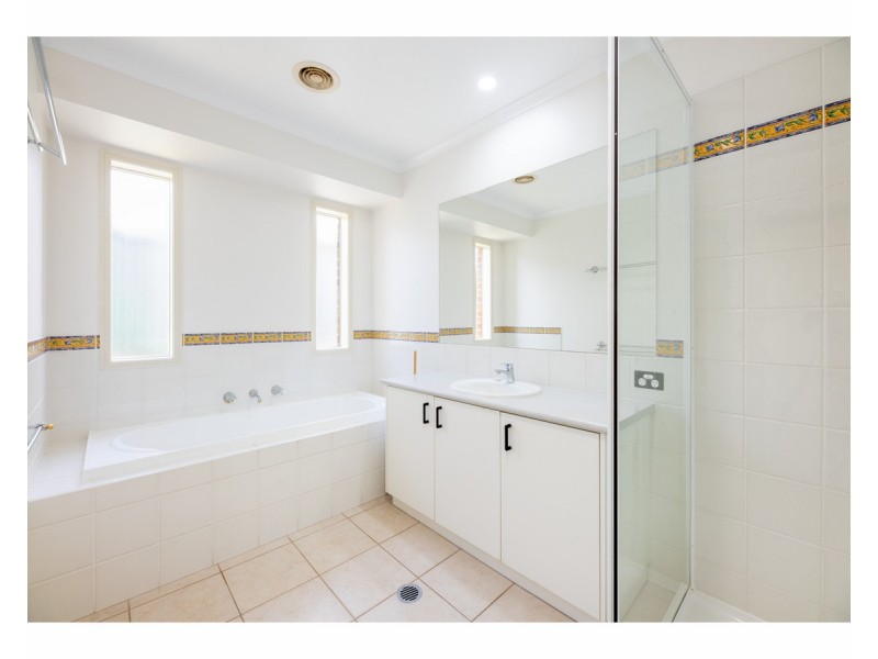 1 Grandeur Place, East Albury NSW 2640