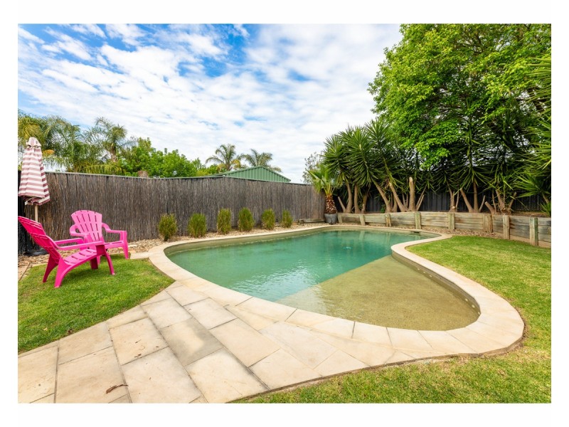 1 Grandeur Place, East Albury NSW 2640