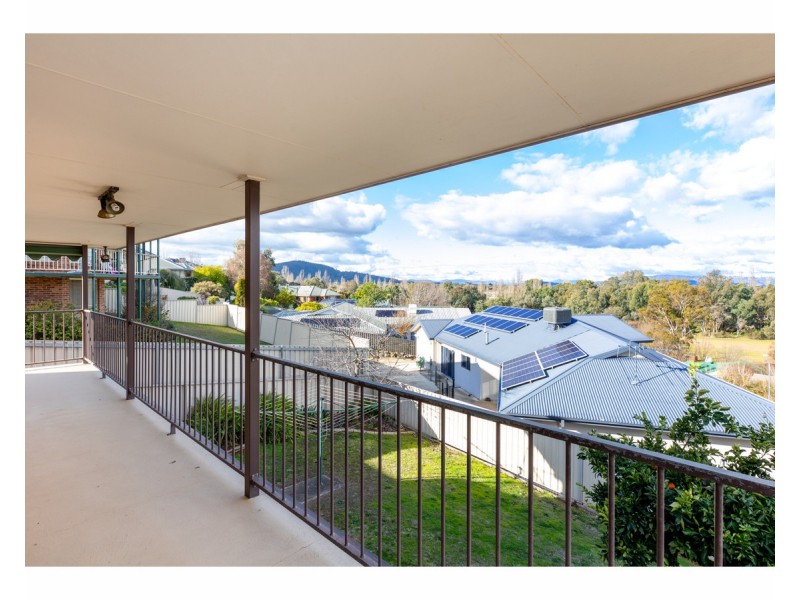 39 Janette Court, Lavington NSW 2641