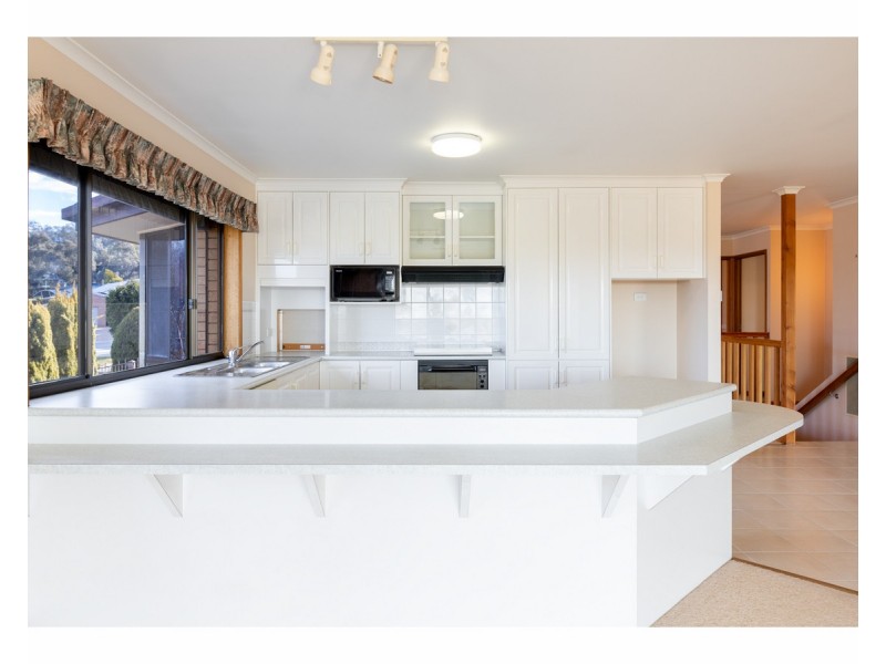 39 Janette Court, Lavington NSW 2641