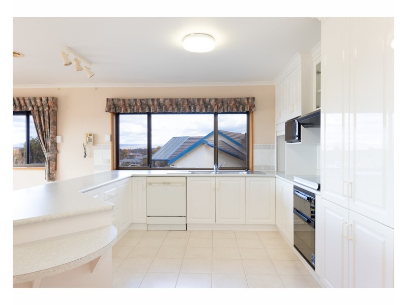 39 Janette Court, Lavington NSW 2641