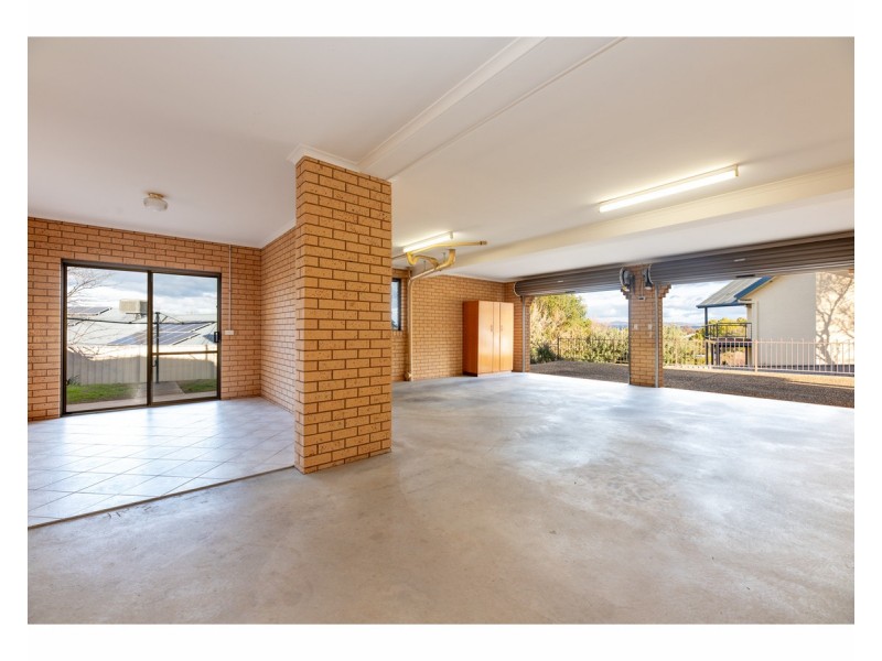 39 Janette Court, Lavington NSW 2641