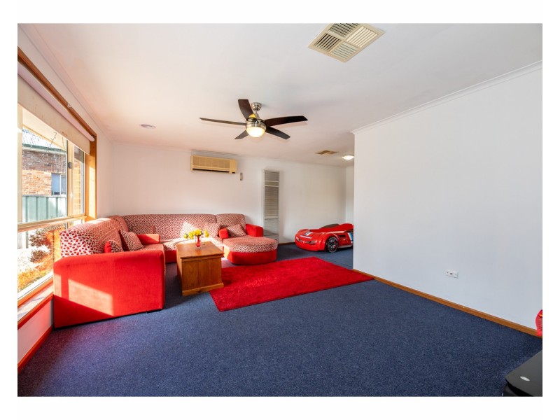 15 Condon Place, Lavington NSW 2641