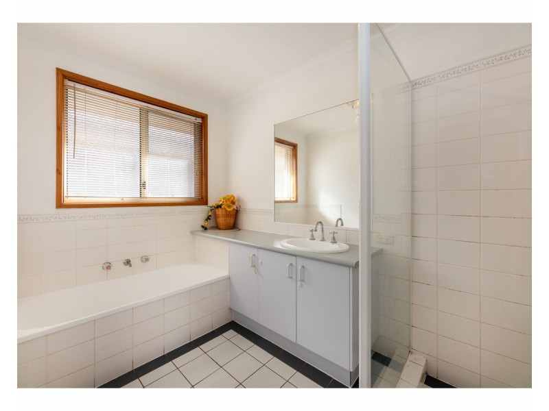 15 Condon Place, Lavington NSW 2641