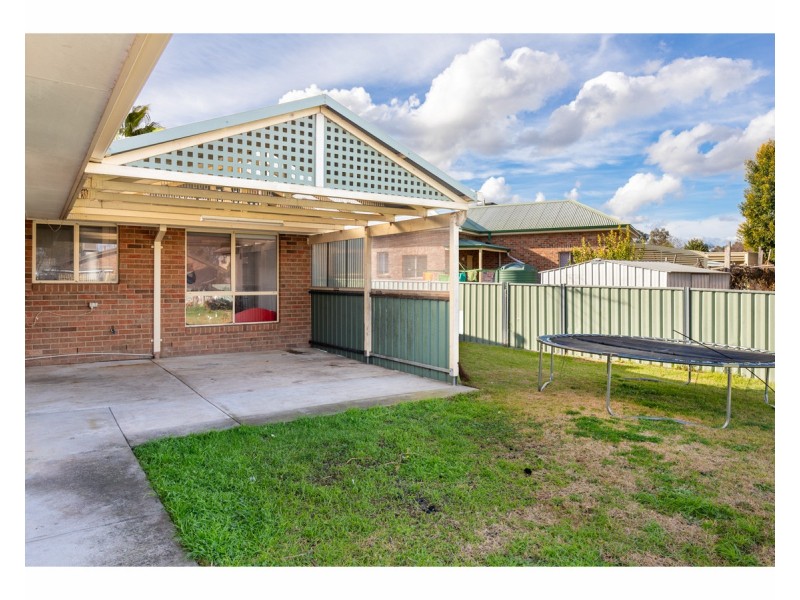 15 Condon Place, Lavington NSW 2641