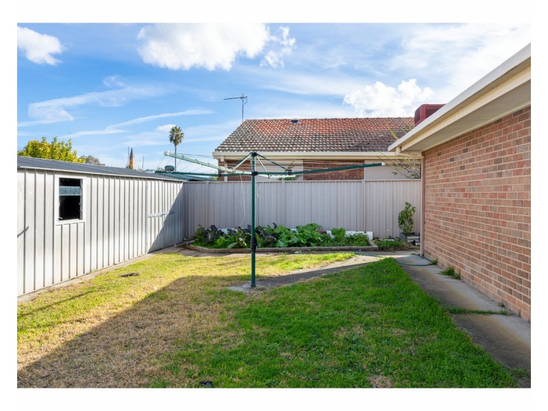 15 Condon Place, Lavington NSW 2641
